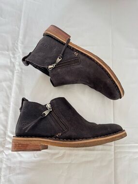 UGG Clementine side-zip ankle boots in dark brown leather Size 6